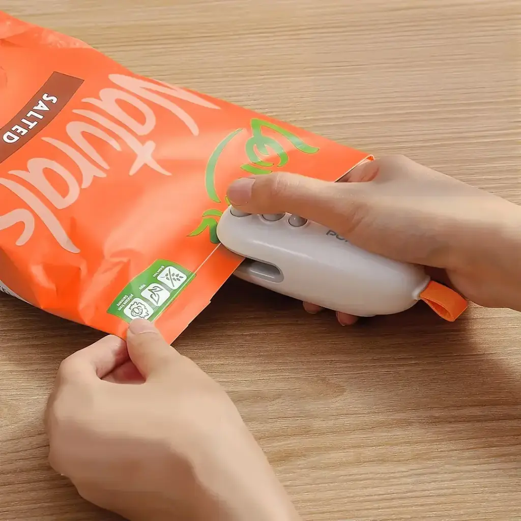 Porodo Lifestyle 2-In-1 Magnetic Mini Sealer & Cutter With Rechargeable Battery - White.webp