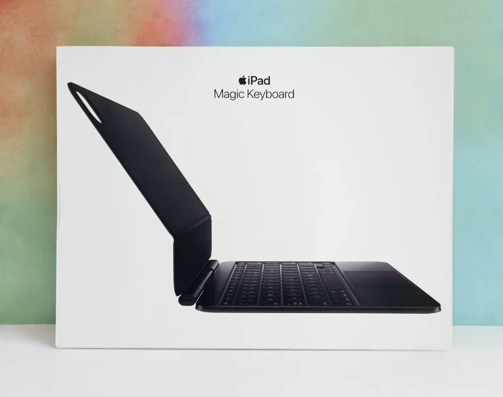Apple Magic Keyboard for 13-inch iPad Pro M4 Black Arabic & English MWR53